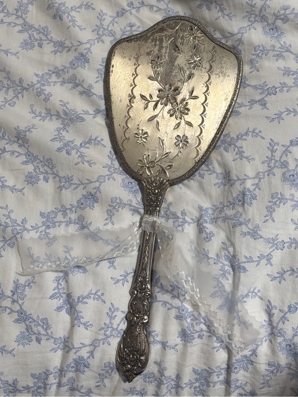 Vintage/antique handheld mirror!🪞🤍🌷